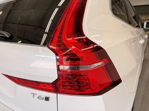 Used 2019 Volvo XC60 T6 Momentum w/ Multimedia Package AWD/4WD image 5