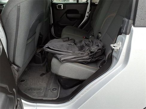 Used 2024 Jeep Gladiator Sport image 13