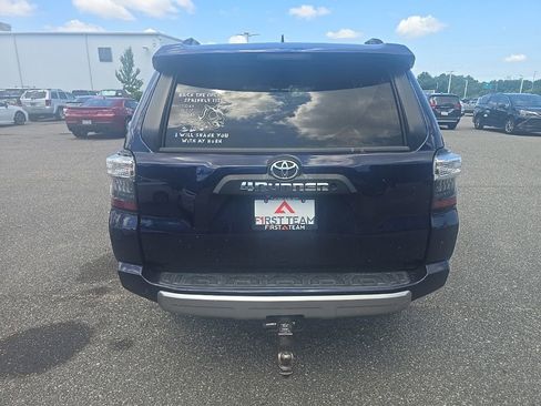 Used 2018 Toyota 4Runner TRD Off-Road Premium AWD/4WD image 7