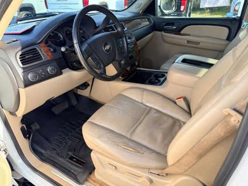 Used 2007 Chevrolet Avalanche LT w/ LT Preferred Equipment Group image 12