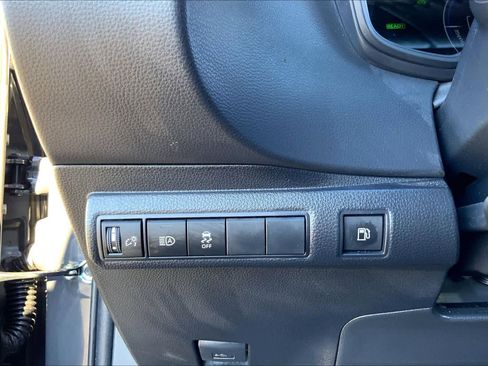 Used 2025 Toyota Corolla SE image 32