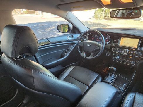 Used 2014 Kia Cadenza Premium image 25