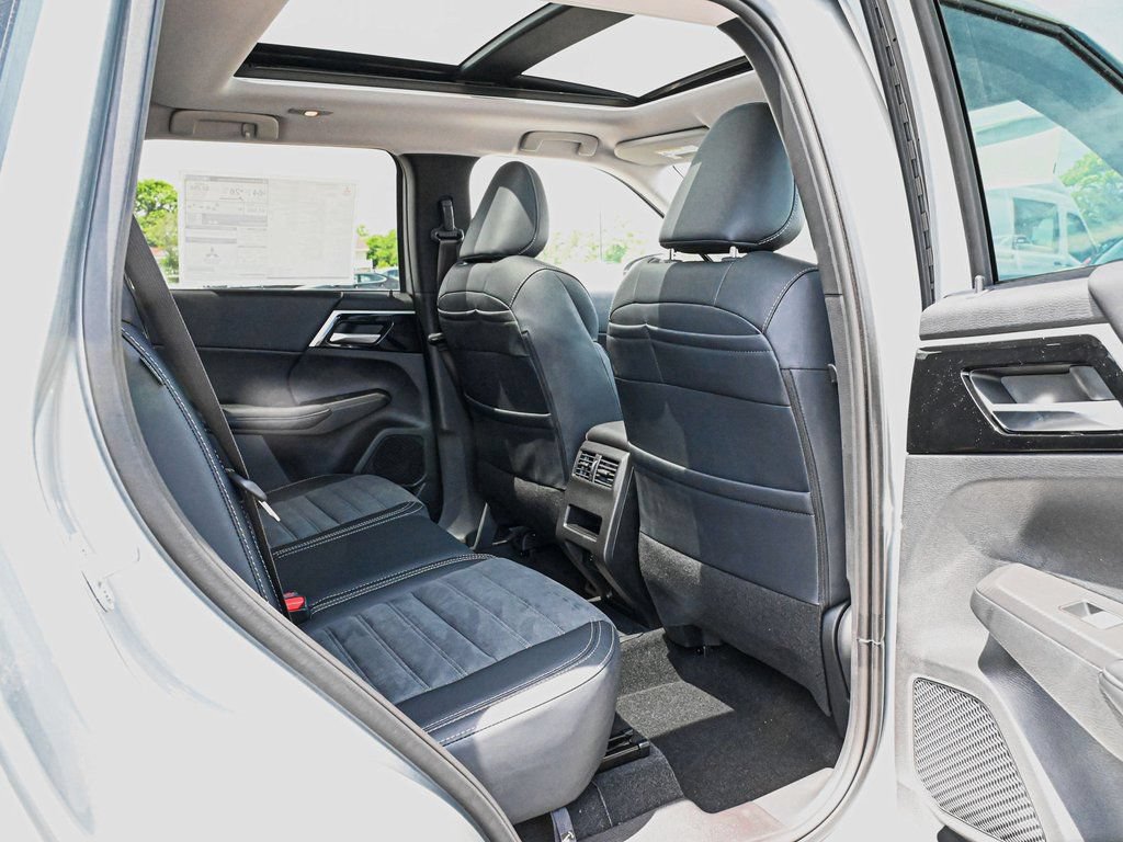 Used 2024 Mitsubishi Outlander SE AWD/4WD image 38