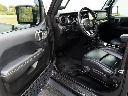 Used 2019 Jeep Wrangler Unlimited Sahara w/ Quick Order Package 24M Moab image 11