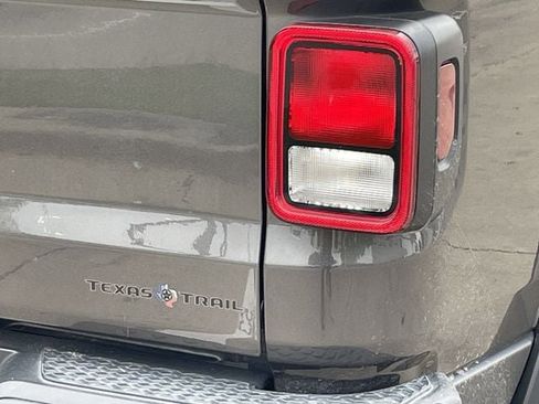 Used 2023 Jeep Gladiator Sport image 6