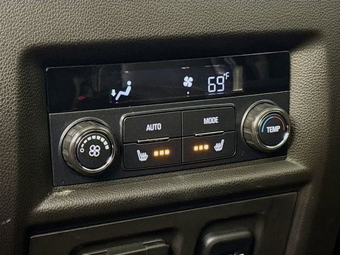 Used 2018 Chevrolet Traverse Premier image 30