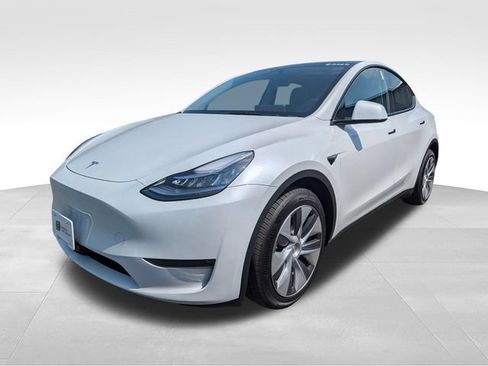 Used 2023 Tesla Model Y Long Range AWD/4WD image 3
