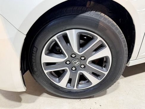 Used 2017 Honda Odyssey Touring image 2