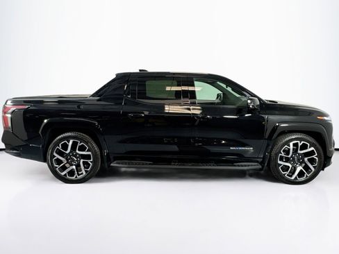 Used 2025 Chevrolet Silverado EV RST image 4