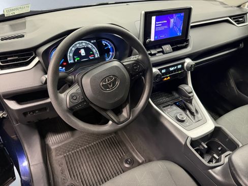 Used 2023 Toyota RAV4 XLE AWD/4WD image 6