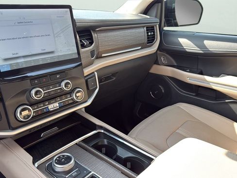 Used 2024 Ford Expedition Limited RWD image 19