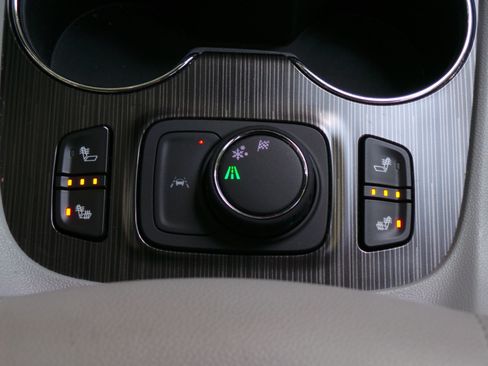 Used 2022 GMC Acadia SLT FWD image 15
