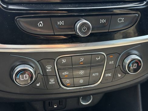 Used 2023 Chevrolet Traverse LT AWD/4WD image 12