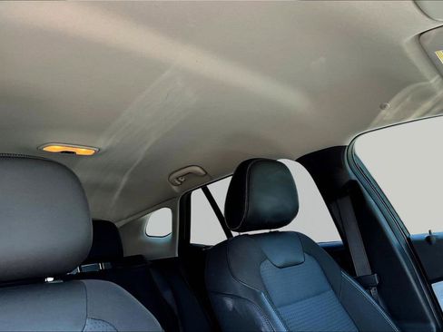 Used 2025 Chevrolet Trax LT FWD image 23