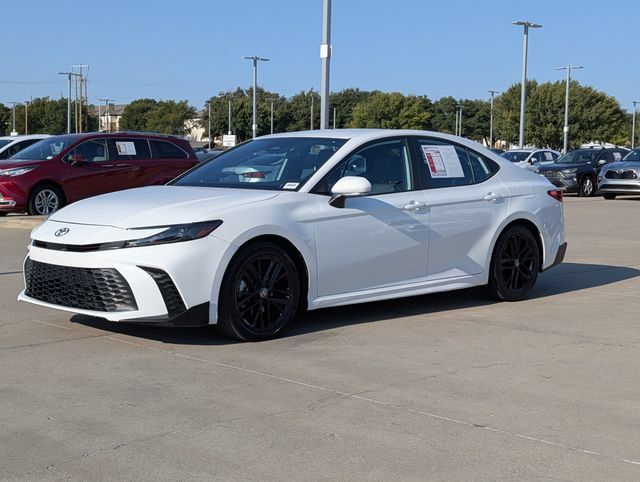 Used 2025 Toyota Camry SE FWD image 10