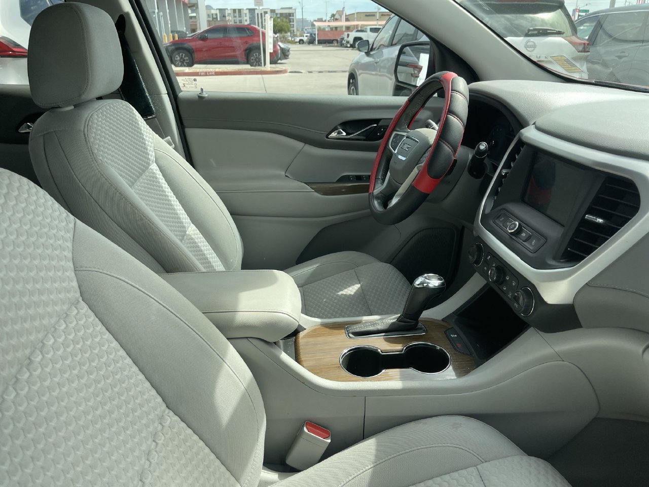 Used 2019 GMC Acadia SLE FWD image 6