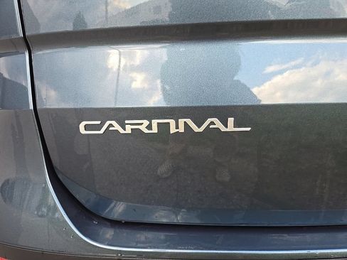 Certified 2024 Kia Carnival SX FWD image 6