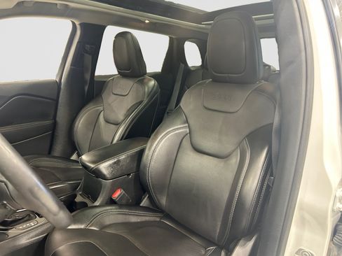 Used 2022 Jeep Cherokee Limited AWD/4WD image 11