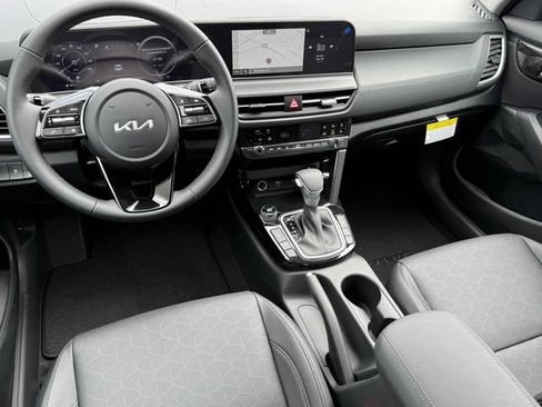 New 2026 Kia Seltos EX FWD image 2