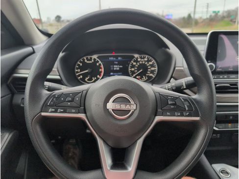 Used 2024 Nissan Altima 2.5 SV image 21