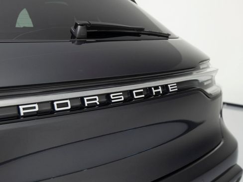 Certified 2026 Porsche Macan AWD/4WD image 43