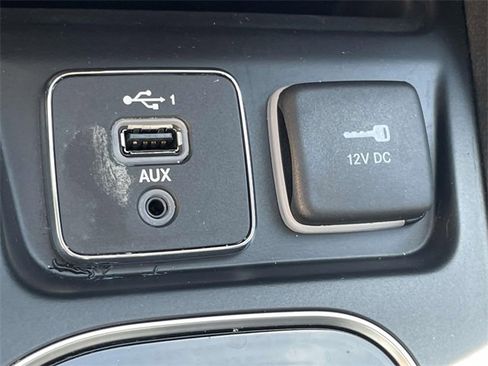 Used 2019 Jeep Cherokee Limited image 22