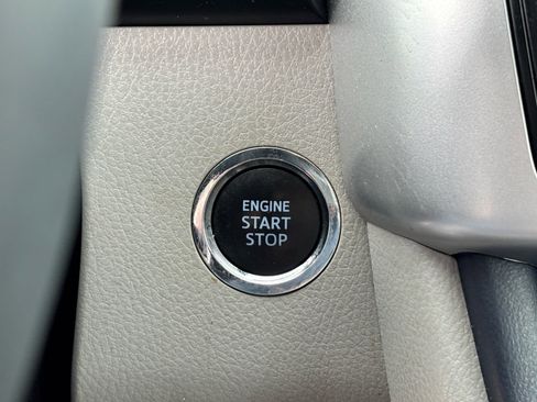 Used 2019 Toyota Highlander XLE w/ Carpet Mat Package (TMS) image 27