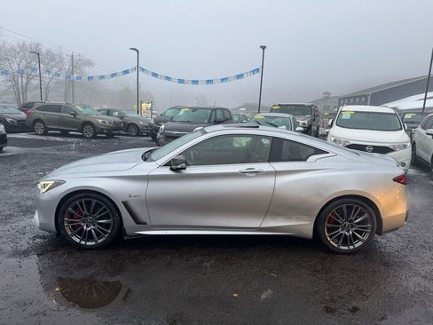 Used 2017 INFINITI Q60 Red Sport 400 image 4