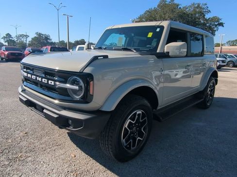 New 2025 Ford Bronco Outer Banks image 9