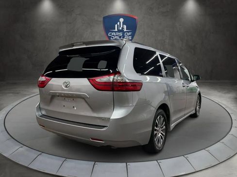 Used 2019 Toyota Sienna XLE image 5