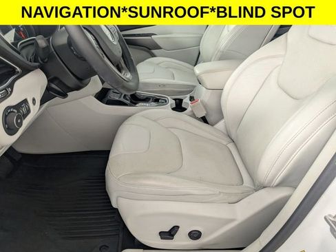 Used 2019 Jeep Cherokee Limited FWD image 14