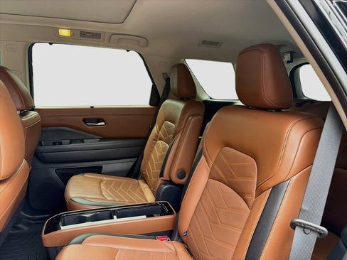 Used 2022 Nissan Pathfinder Platinum w/ Cargo Package FWD image 25