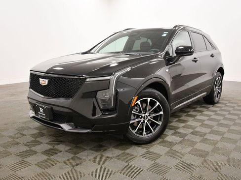 Used 2024 Cadillac XT4 Sport image 2