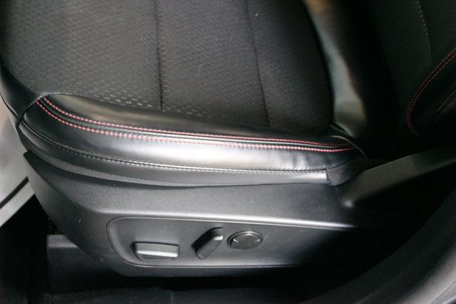 Used 2025 Ford Escape ST-Line AWD/4WD image 18