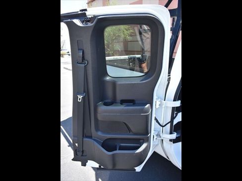 Used 2017 Nissan Titan S AWD/4WD image 33