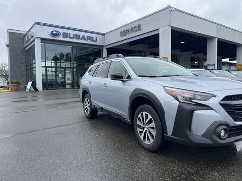 Used 2025 Subaru Outback Premium image 4