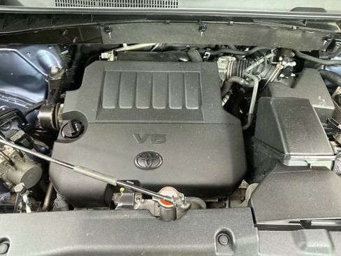 Used 2016 Toyota Highlander XLE AWD/4WD image 32