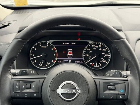 Used 2024 Nissan Rogue SV w/ SV Premium Package image 23