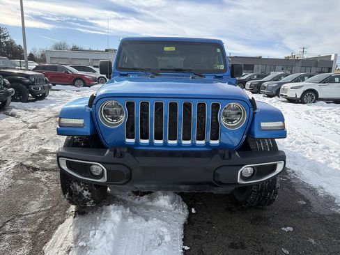 Used 2021 Jeep Wrangler Unlimited Sahara w/ Cold Weather Group image 9