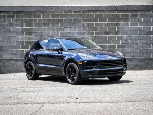 Used 2020 Porsche Macan AWD/4WD image 2