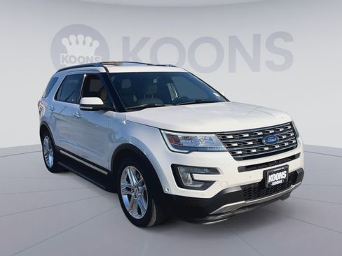 Used 2017 Ford Explorer Limited w/ Equipment Group 301A AWD/4WD image 4