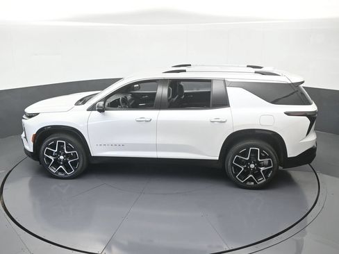 Used 2025 Chevrolet Traverse High Country FWD image 55
