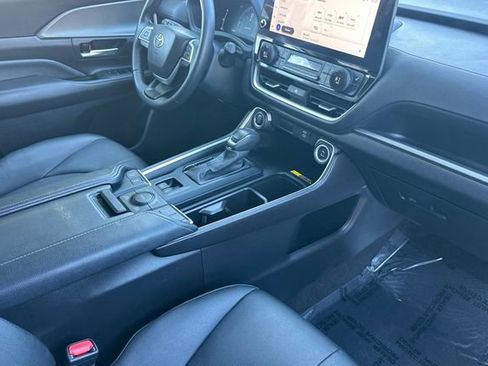 Certified 2025 Toyota Grand Highlander AWD image 21
