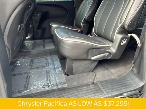 Used 2026 Chrysler Pacifica Limited w/ S Appearance Package FWD image 17