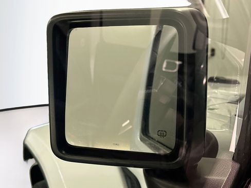 Used 2023 Jeep Wrangler Unlimited Sahara AWD/4WD image 16