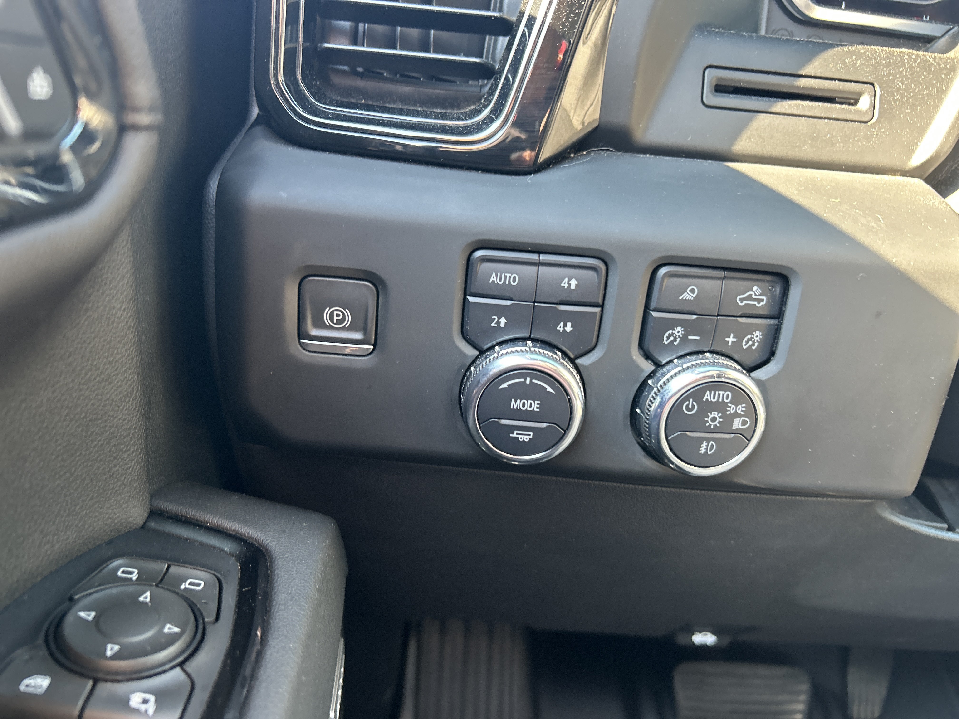 Used 2023 GMC Sierra 1500 AT4 AWD/4WD image 30
