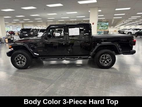 Used 2024 Jeep Gladiator Rubicon AWD/4WD image 4