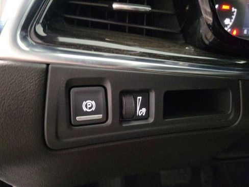 Certified 2022 Cadillac XT5 Premium Luxury image 14