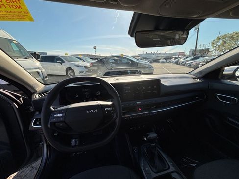 Used 2025 Kia K4 LXS image 36