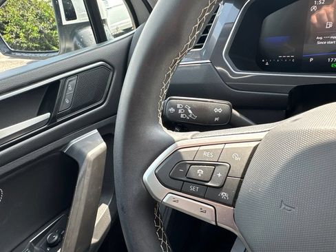 Used 2023 Volkswagen Tiguan SE FWD image 17